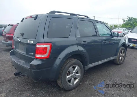 2009 Ford Escape Xlt z USA, uszkodzony, nr VIN 1FMCU93G19KA87676